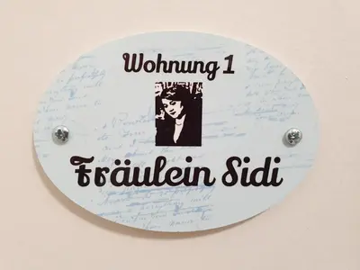 Ein Zertifikat, Auszeichnung, Logo oder anderes Dokument, das in der Unterkunft Fräulein Sidi ausgestellt ist