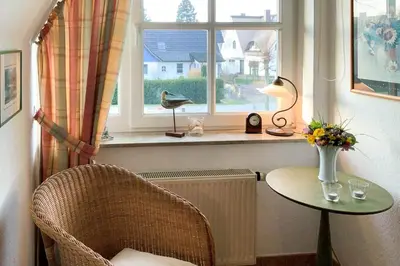 Ein Sitzbereich in der Unterkunft Windflüchter 2