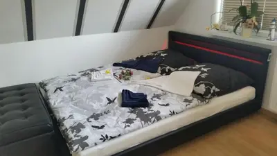 Ein Bett oder Betten in einem Zimmer der Unterkunft Ferienzimmer für Zwei am Strand