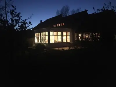 Das Gebäude in dem sich das Ferienhaus befindet