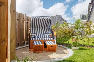 Ein Garten an der Unterkunft Strandflieder - Whg 02
