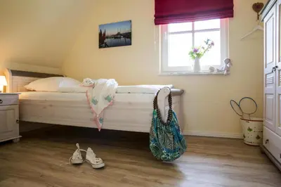 Ein Bett oder Betten in einem Zimmer der Unterkunft Luxushaus Bodden mit Schwimmbereich