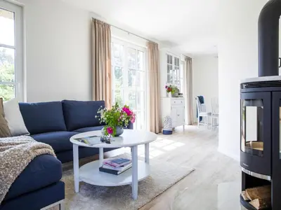 Ein Sitzbereich in der Unterkunft Luxushaus Boddenküste mit Sauna