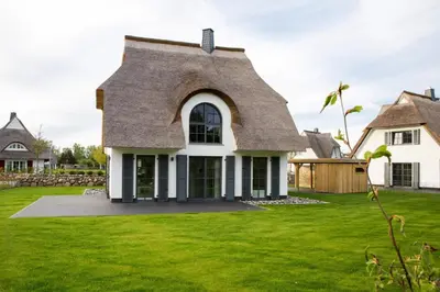 Das Gebäude in dem sich das Ferienhaus befindet