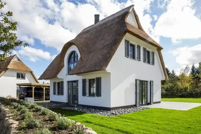Das Gebäude in dem sich das Ferienhaus befindet