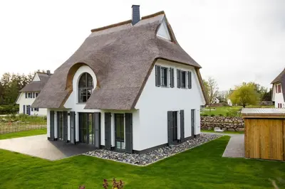 Das Gebäude in dem sich das Ferienhaus befindet
