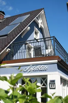 Das Gebäude in dem sich das Ferienhaus befindet