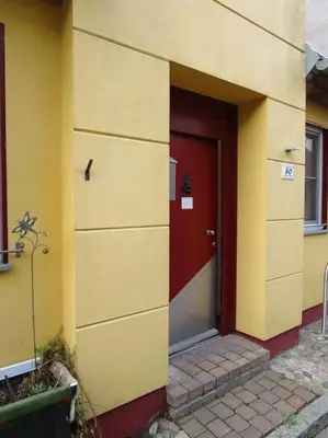 Das Gebäude in dem sich das Ferienhaus befindet