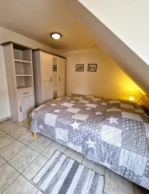 Ein Bett oder Betten in einem Zimmer der Unterkunft Seestr. 75 a Haus A ( links )