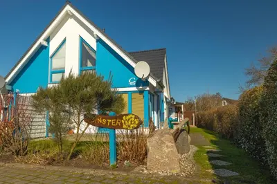 Das Gebäude in dem sich das Ferienhaus befindet