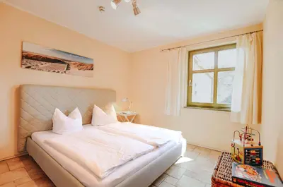 Ein Bett oder Betten in einem Zimmer der Unterkunft Ferienwohnung Am Leuchtfeuer EG