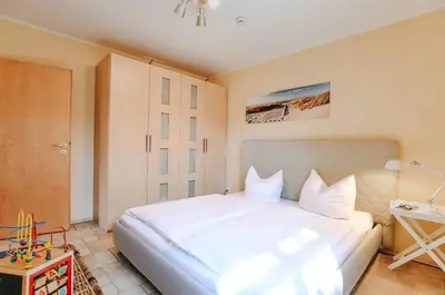 Ein Bett oder Betten in einem Zimmer der Unterkunft Ferienwohnung Am Leuchtfeuer EG