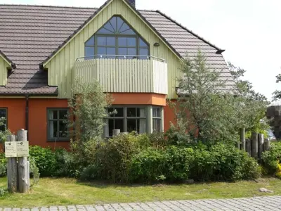 Ein Garten an der Unterkunft Ferienwohnung Am Leuchtfeuer OG LF 7 2