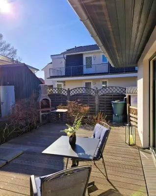 Das Gebäude in dem sich das Ferienhaus befindet