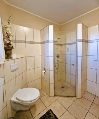 Ein Badezimmer in der Unterkunft Schulstr. 19 