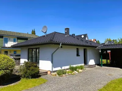 Das Gebäude in dem sich das Ferienhaus befindet