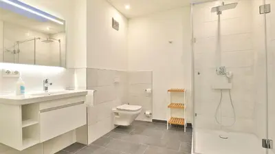 Ein Badezimmer in der Unterkunft Strandhaus Zingst Penthouse Seeblick