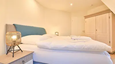Ein Bett oder Betten in einem Zimmer der Unterkunft Strandhaus Zingst Penthouse Seeblick