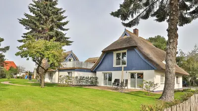 Ein Garten an der Unterkunft Kapitänshaus Brücke