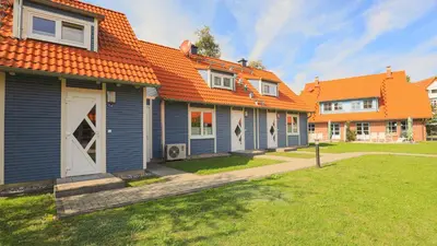 Das Gebäude in dem sich das Ferienhaus befindet