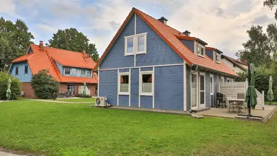 Das Gebäude in dem sich das Ferienhaus befindet