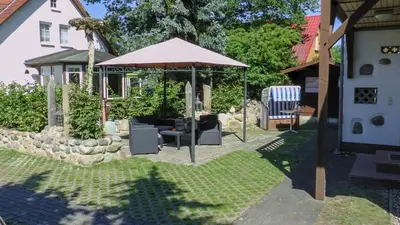 Ein Garten an der Unterkunft Windflüchter Treibholz