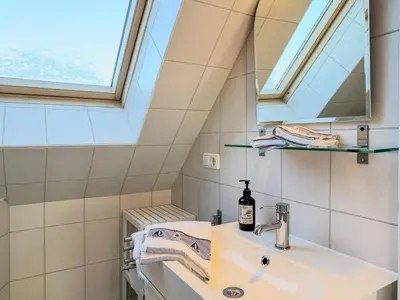Ein Badezimmer in der Unterkunft Bi de Wisch, OG