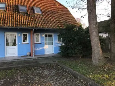 Das Gebäude in dem sich das Ferienhaus befindet