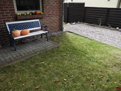 Ein Garten an der Unterkunft Zimmer in Hafennähe