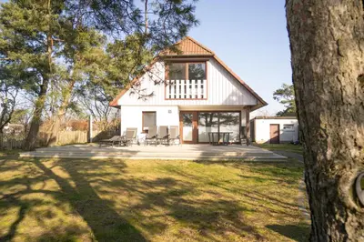 Ein Garten an der Unterkunft Haus Dinis