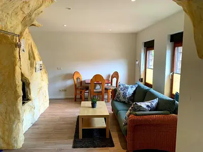 Ein Sitzbereich in der Unterkunft Hexenhaus Kessel