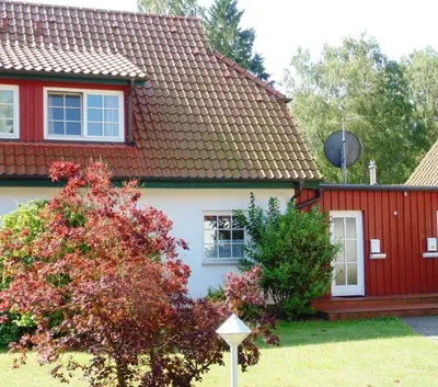 Ein Garten an der Unterkunft DHH 4 