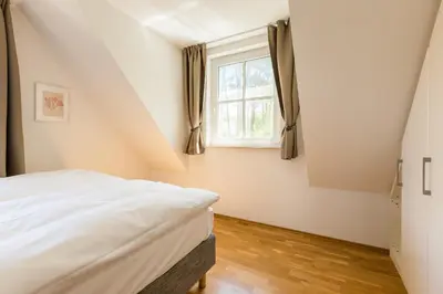 Ein Bett oder Betten in einem Zimmer der Unterkunft Strandleben 09 - Paul Müller-Kaempff