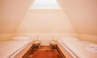 Ein Bett oder Betten in einem Zimmer der Unterkunft Skipperhus