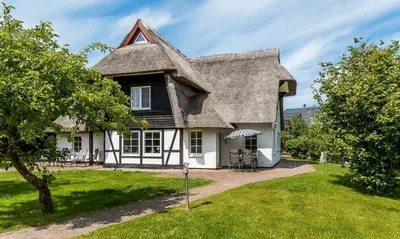 Das Gebäude in dem sich das Ferienhaus befindet
