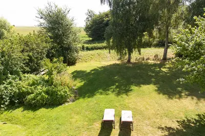 Ein Garten an der Unterkunft Künstlerhaus Rosenthal 02