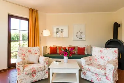 Ein Sitzbereich in der Unterkunft Nele Nelsson Hus, Landhaus Haven Höövt