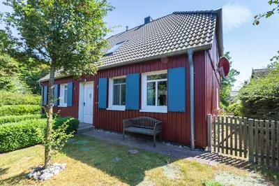 Das Gebäude in dem sich das Ferienhaus befindet
