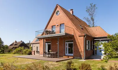 Das Gebäude in dem sich das Ferienhaus befindet