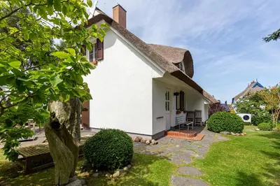 Ein Garten an der Unterkunft Haus am Hohen Ufer 02