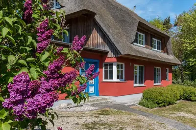 Das Gebäude in dem sich das Ferienhaus befindet