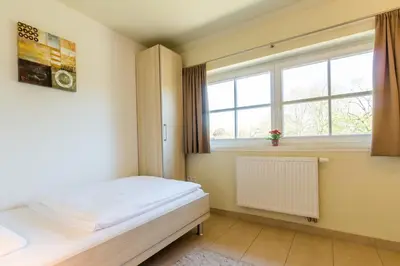 Ein Bett oder Betten in einem Zimmer der Unterkunft An den Boddenwiesen 01
