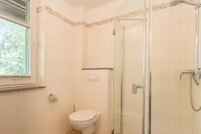 Ein Badezimmer in der Unterkunft An den Boddenwiesen 02