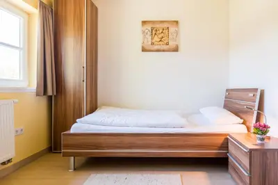 Ein Bett oder Betten in einem Zimmer der Unterkunft An den Boddenwiesen 02