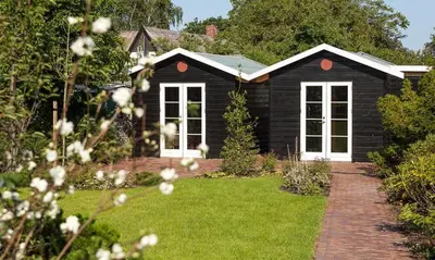Ein Garten an der Unterkunft Schipperhaus 02
