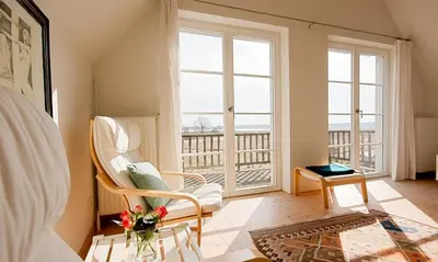 Ein Sitzbereich in der Unterkunft Landhaus am Wiecker Bodden