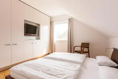 Ein Bett oder Betten in einem Zimmer der Unterkunft Zweienhaus 01