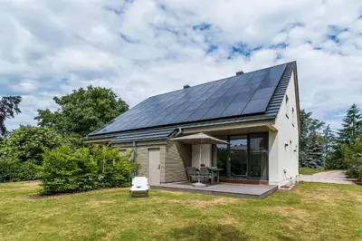Das Gebäude in dem sich das Ferienhaus befindet