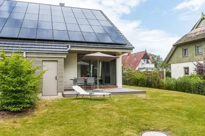 Ein Garten an der Unterkunft Zweienhaus 01