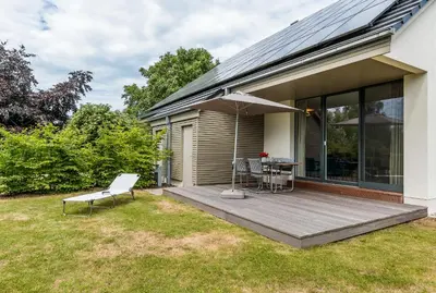 Ein Garten an der Unterkunft Zweienhaus 01